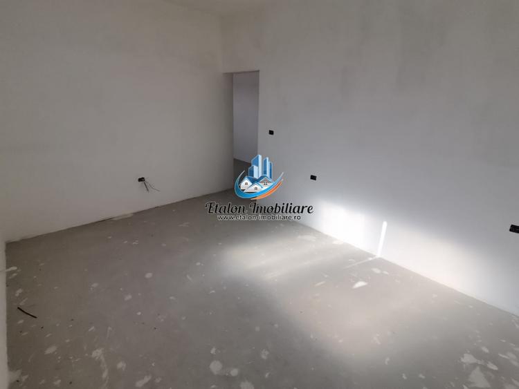 Apartament cu 3 camere semidecomandat în Dărmănești