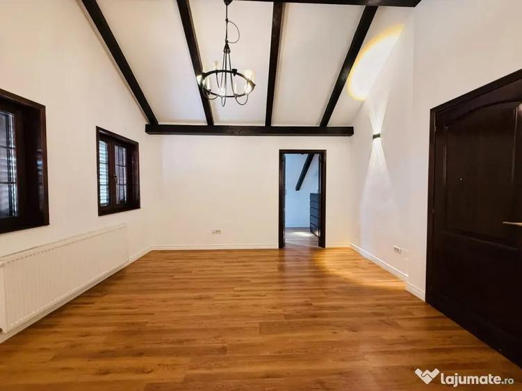 Casă cu 5 camere cu Teren 720 Mp în Sânmihaiu Român