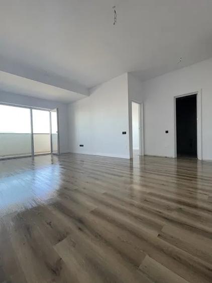 Apartament cu 2 camere semidecomandat în Florești