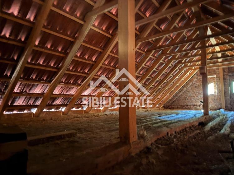 Casă individuală cu 3 camere cu Canalizare în Central