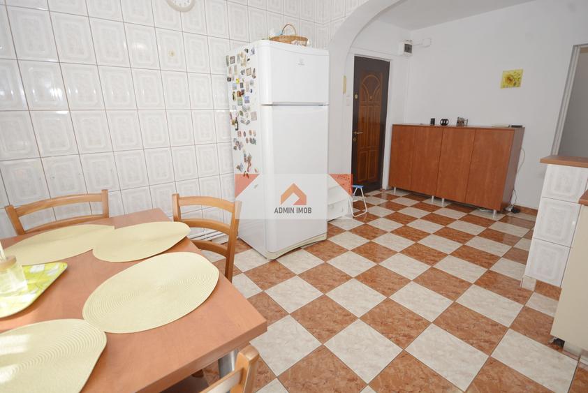 Apartament cu 3 camere decomandat în Brâncoveanu