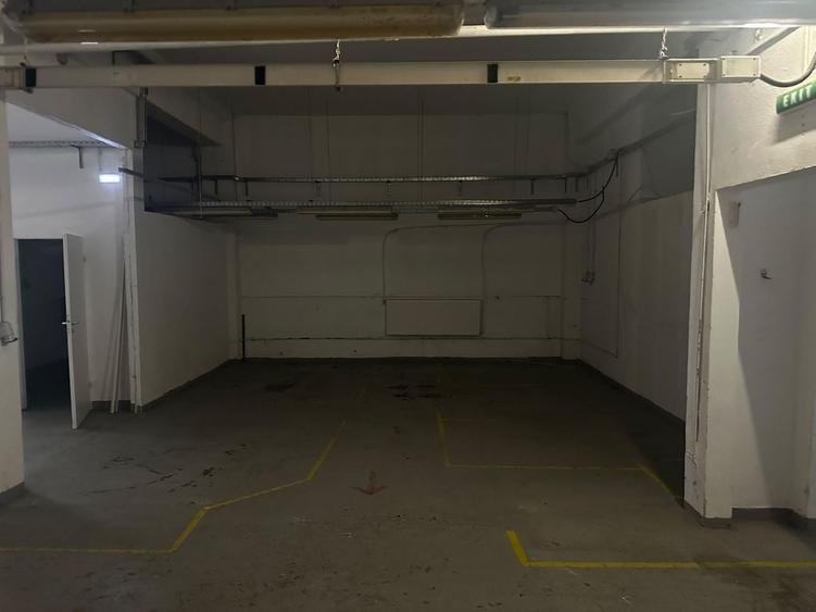 Birou, de 385 mp, în Central