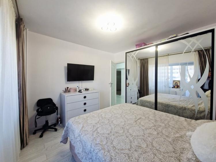 Apartament cu 3 camere decomandat în Obor