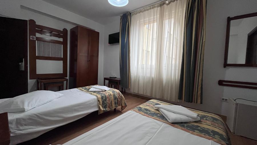 Apartament cu 3 camere decomandat în Astra