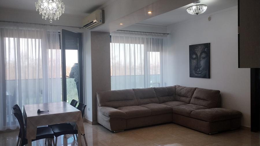 Apartament cu 3 camere decomandat, mobilat în Central