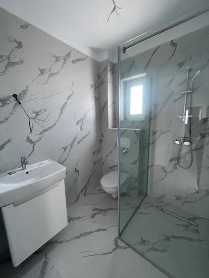 Duplex cu 4 camere cu Canalizare în Central