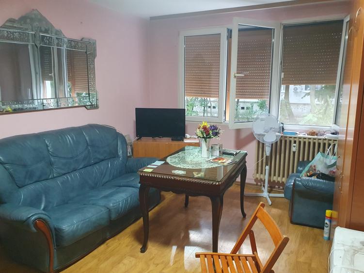 Apartament cu 3 camere semidecomandat în Drumul Taberei