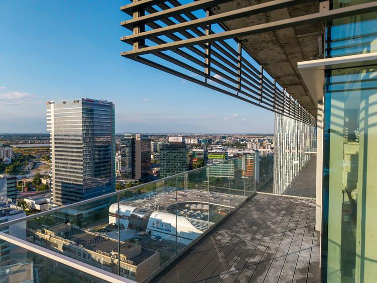 Apartament cu 4 camere decomandat în Floreasca