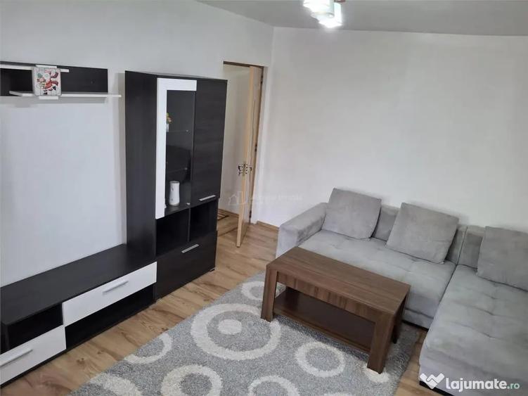 Apartament cu 3 camere semidecomandat în Micro III