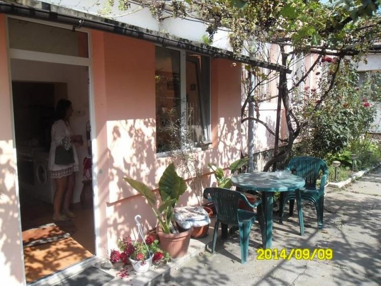 Apartament cu 3 camere semidecomandat în Aradul Nou