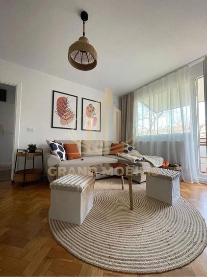 Apartament cu 2 camere semidecomandat, mobilat în Central