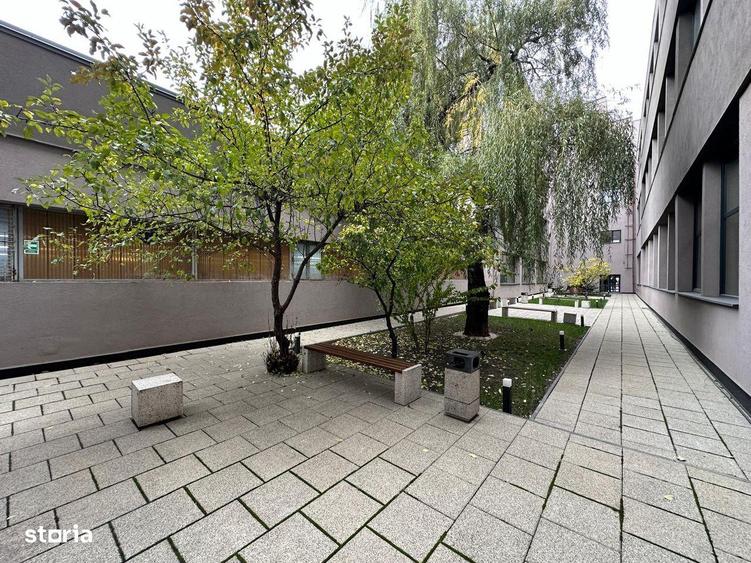 Spațiu comercial, de 808 mp, în Baza 3