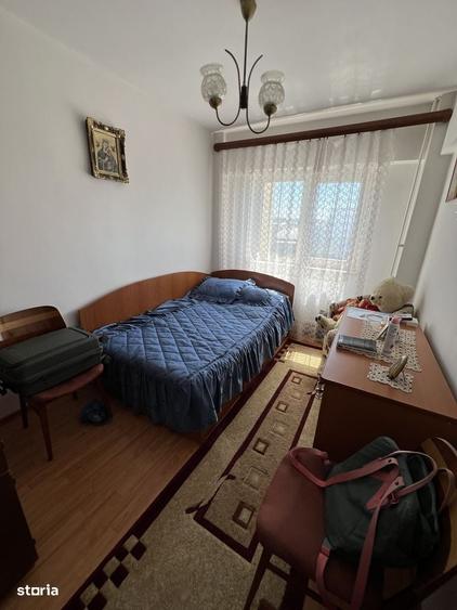 Apartament cu 3 camere decomandat în Trivale