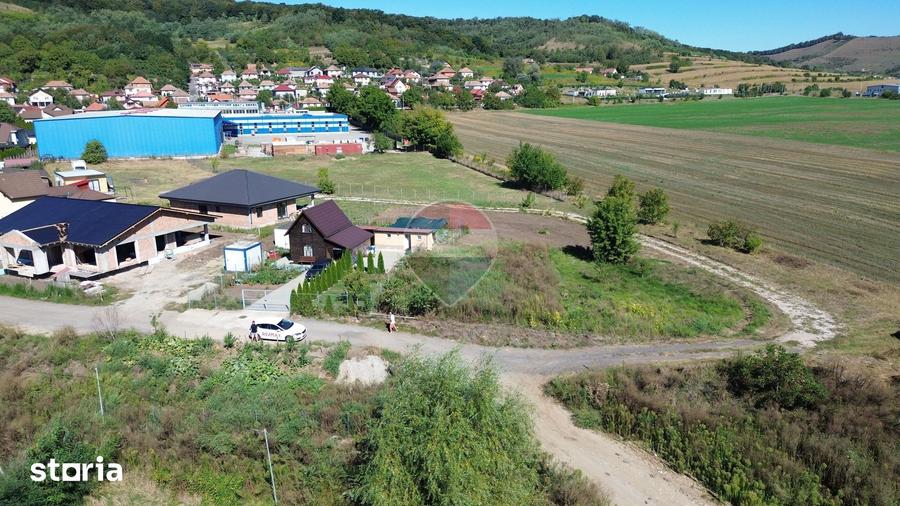 Teren de 696 mp, în Central