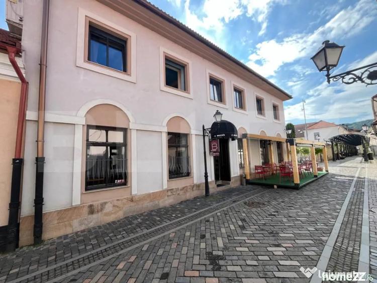 Casă cu 4 camere cu Teren 380 Mp în Central