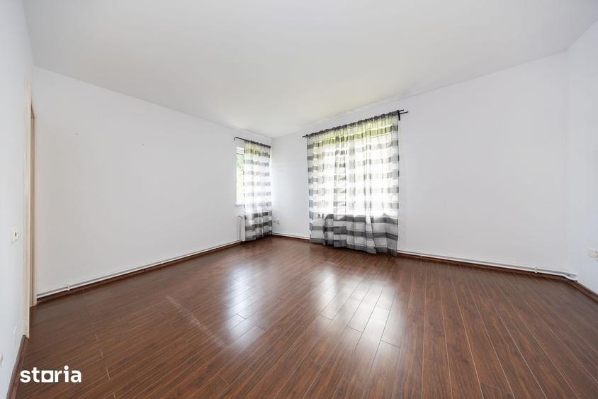 Casă cu 10 camere cu Teren 630 Mp în Bunloc