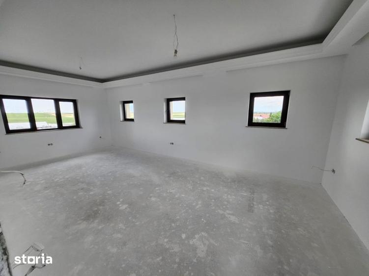 Casă cu Teren 2072 Mp în Cernica