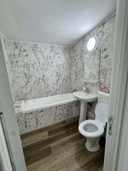 Apartament cu 4 camere decomandat în Apărătorii Patriei
