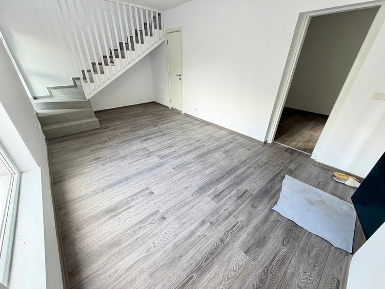 Duplex cu 3 camere cu Canalizare în Apărătorii Patriei