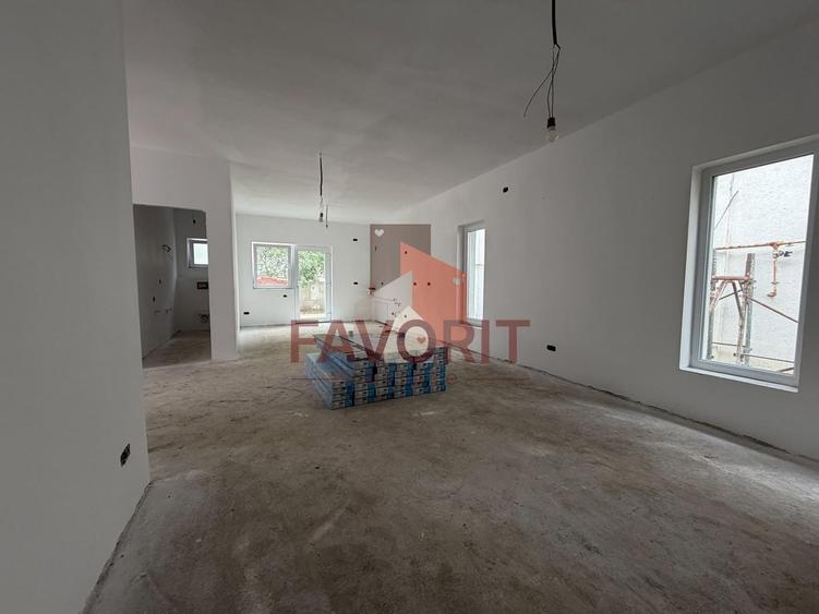Duplex cu 3 camere cu Canalizare în Utvin