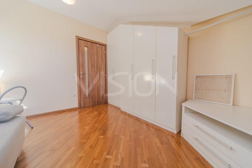 Apartament cu 3 camere semidecomandat în Mărăști