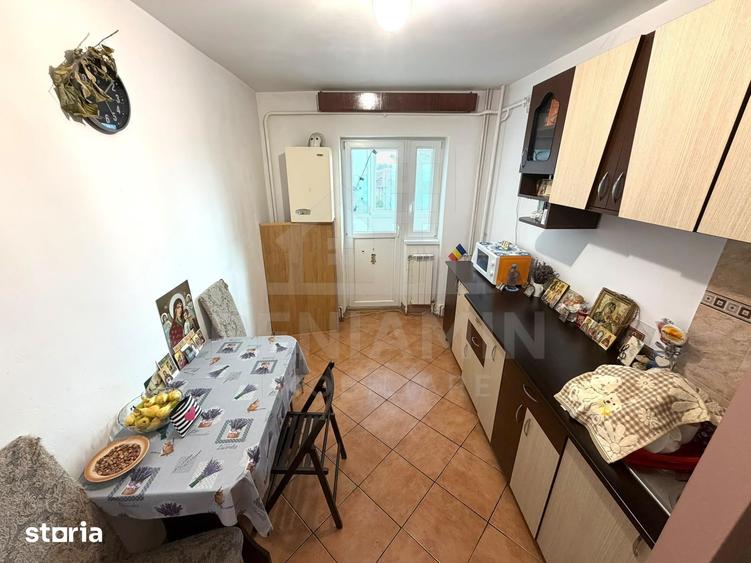Apartament cu 3 camere decomandat în Central