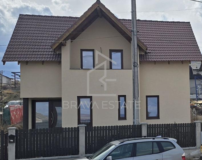 Casă individuală cu 4 camere cu Canalizare în Câmpenești
