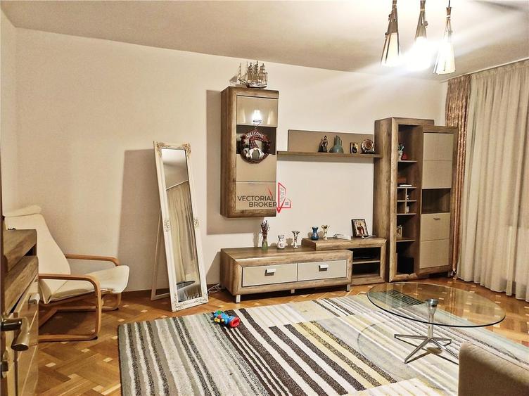 Apartament cu 3 camere decomandat, mobilat în Doamna Ghica