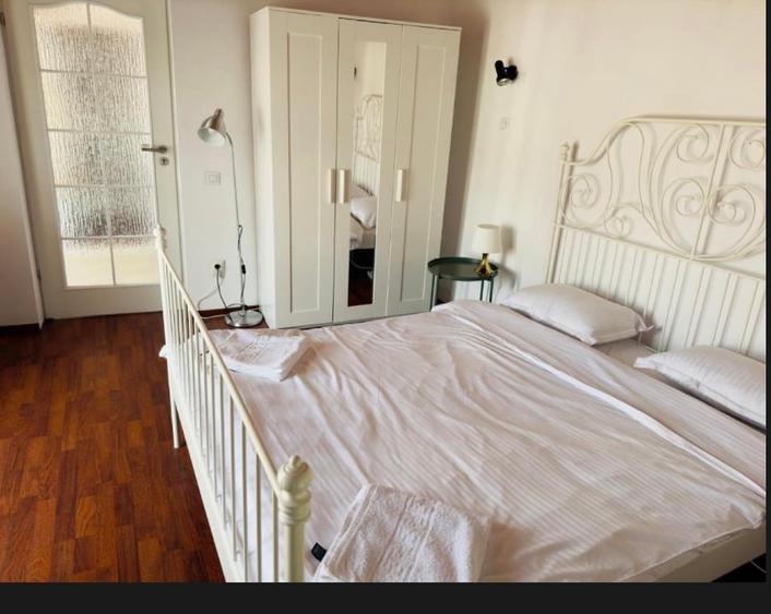 Apartament cu 3 camere decomandat, mobilat în Ultracentral