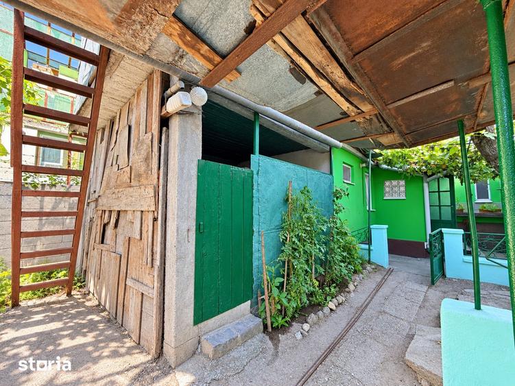 CASA CU DOUA CORPURI DE CLADIRE ?I TEREN DE 330 MP | ZONA LUPENI, - 1