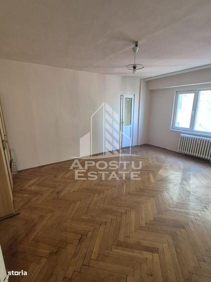 Apartament cu 3 camere în Lipovei