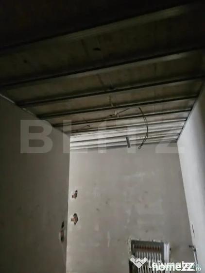 Apartament cu 3 camere decomandat în Tractorul