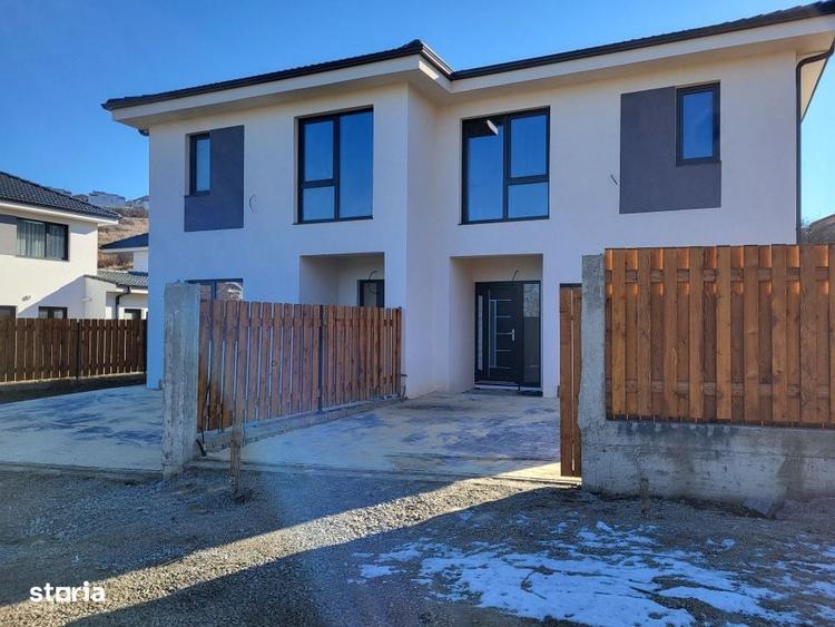 Casă cu 4 camere cu Teren 400 Mp în Dezmir