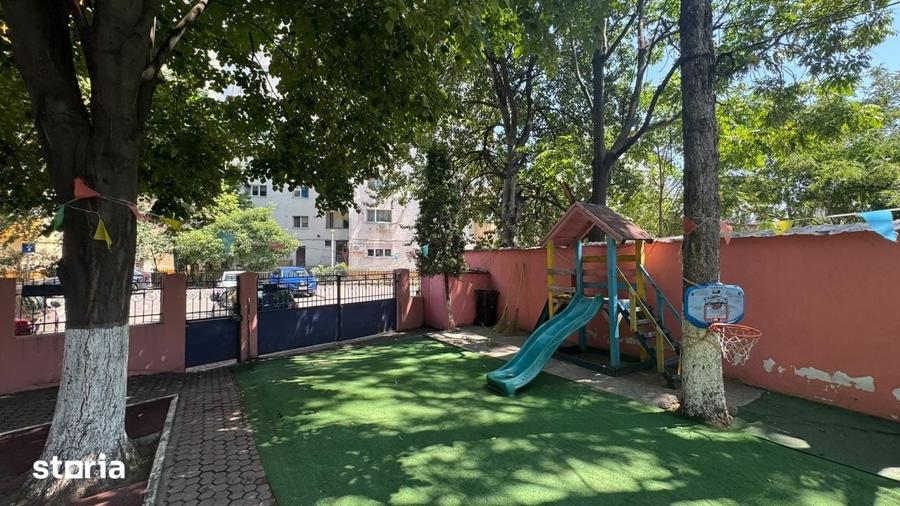 Casă cu 9 camere cu Teren 800 Mp în Vitan