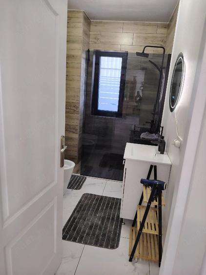 Apartament cu 3 camere decomandat în Crișeni