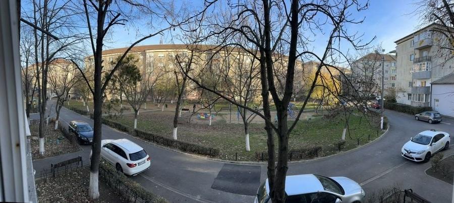 Apartament cu 4 camere decomandat în Iosia