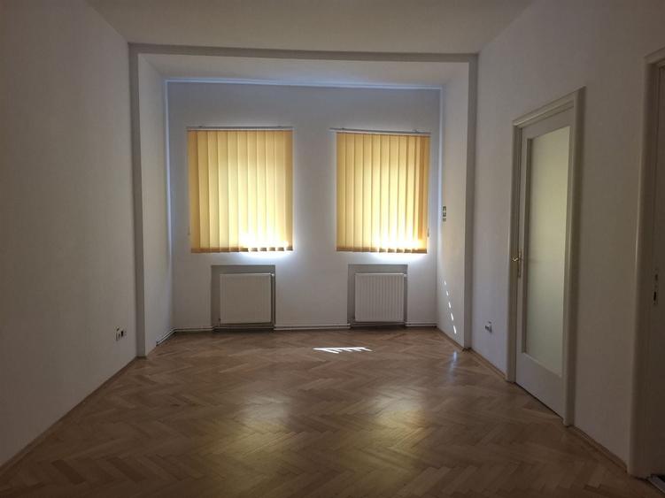 Birou, de 125 mp, în Moșilor