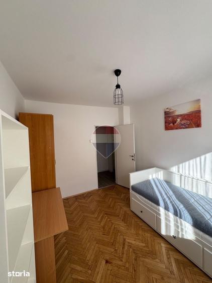 Apartament cu 3 camere decomandat în Gruia