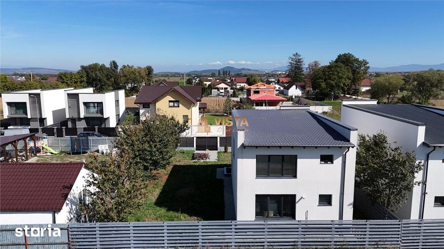 Casă cu 4 camere cu Teren 650 Mp în Stupini