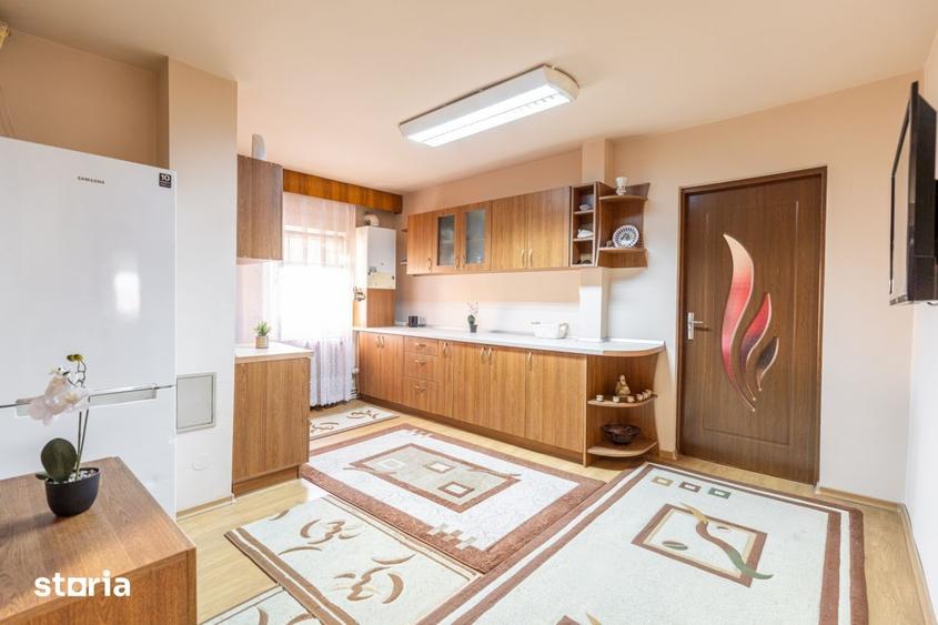 Apartament cu 3 camere semidecomandat, mobilat în Central