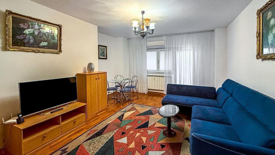 Apartament cu 3 camere decomandat, mobilat în Unirii