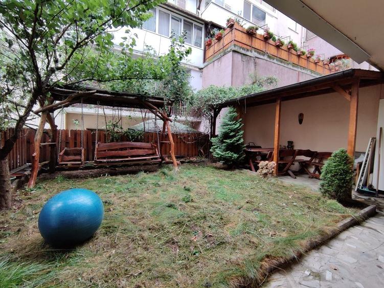 Apartament cu 3 camere decomandat în Florești