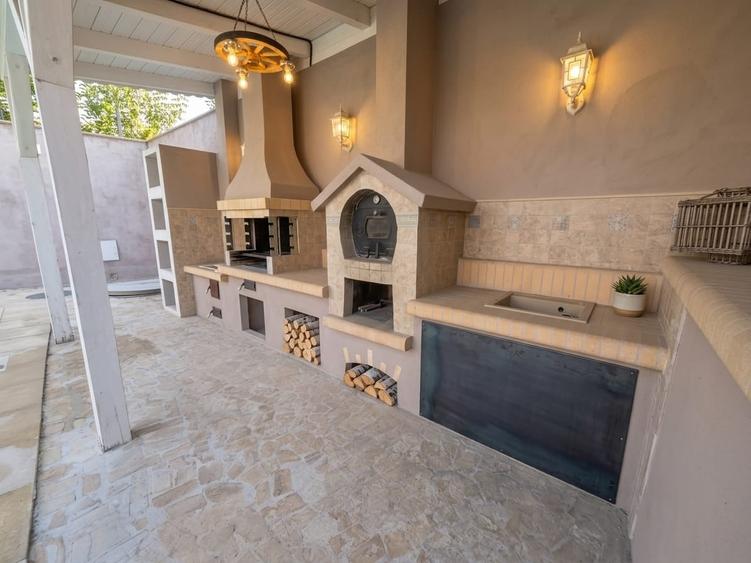 Casă cu 5 camere cu Piscina în Săcălaz