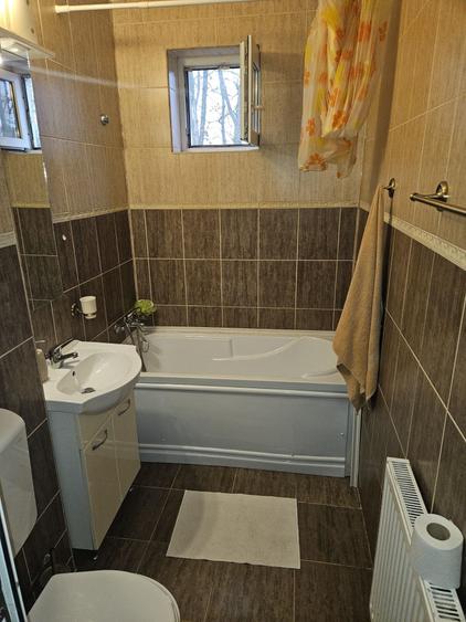Apartament cu 3 camere semidecomandat în Petrești
