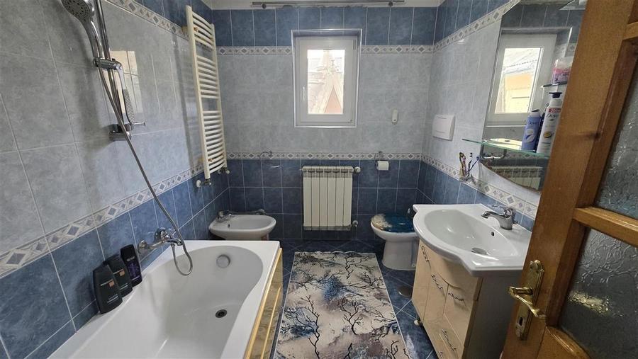 Casă individuală cu 5 camere cu Garaj în Dărmănești