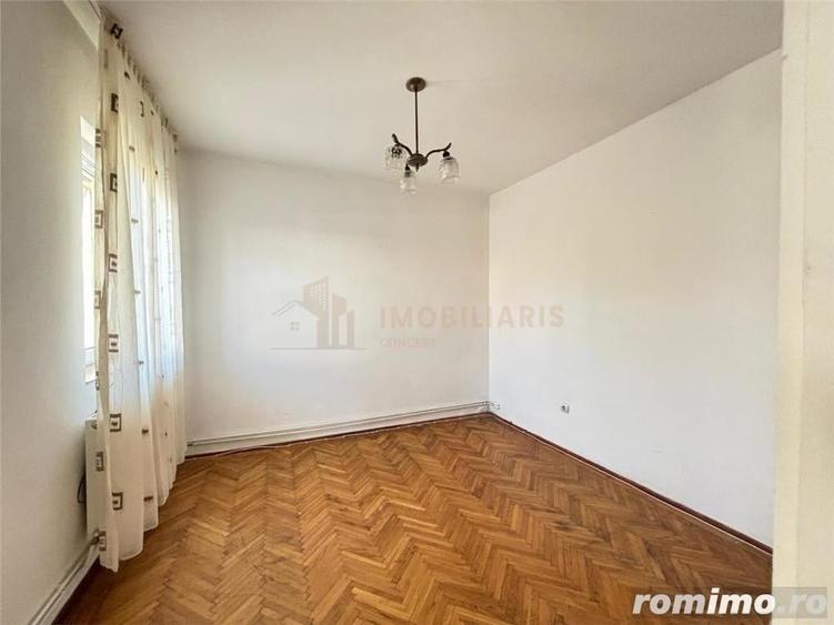 Casă cu 6 camere cu Teren 300 Mp în Central