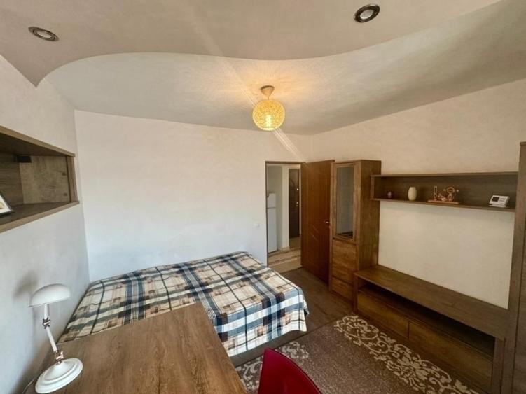 Apartament cu 2 camere decomandat în Podu Roș