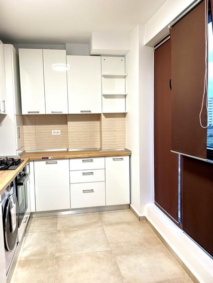 Apartament cu 3 camere decomandat în Titan