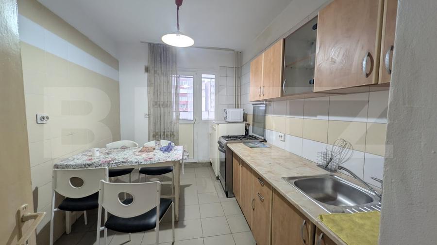 Apartament cu 4 camere decomandat, mobilat în Republicii