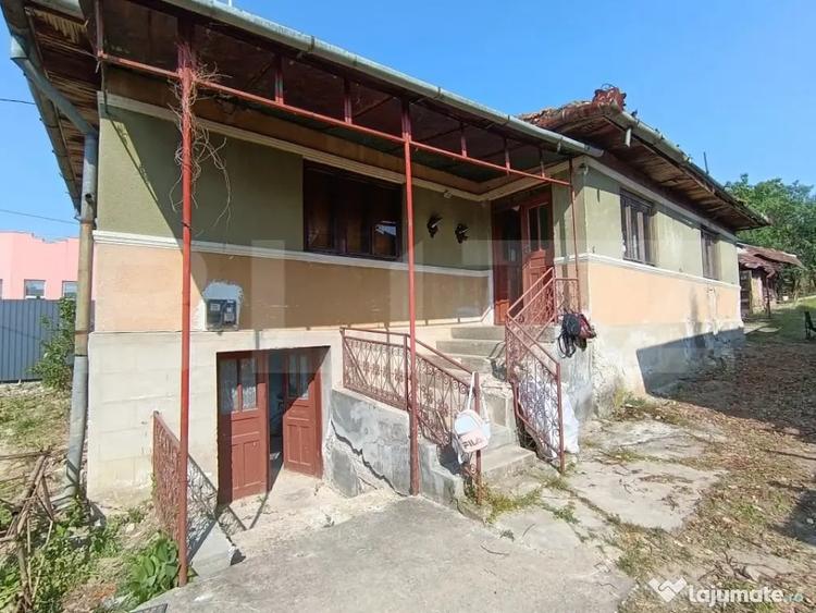 Casă cu 2 camere cu Teren 3350 Mp în Central